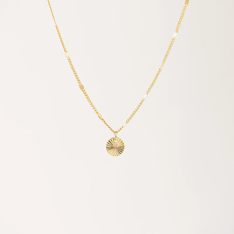 Everly Circle Necklace Gold